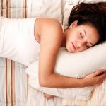 इस दिशा में सिर रखकर सोएं, वरना हो सकती है बड़ी परेशानी