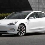 Tesla Model 3 का लो-कॉस्ट वर्ज़न लॉन्च, भारत एंट्री पर सबकी नजर