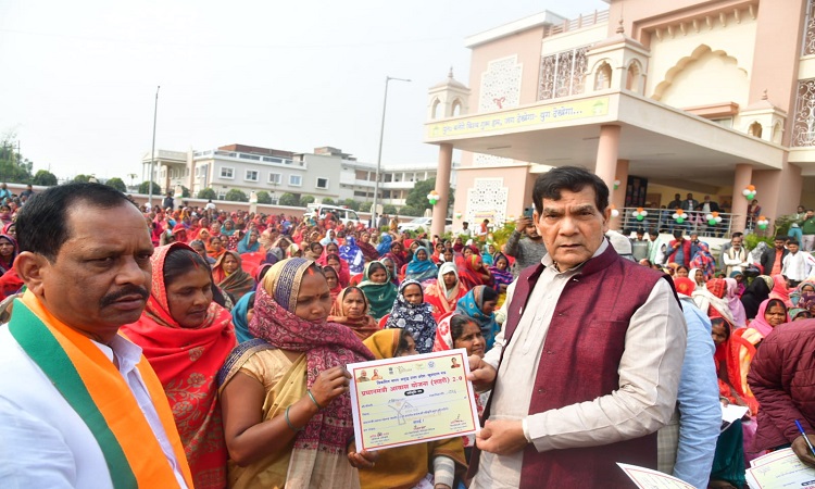 आजादी के बाद पहली बार गरीबों के बारे में गंभीरता से सोचा गया : एके शर्मा