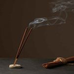 इस दिन न जलाएं अगरबत्ती, वरना खो जाएगा धन-वैभव