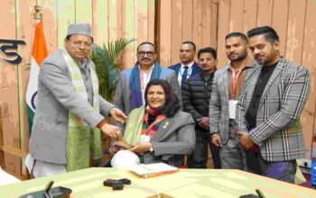 Dr. Deepa Malik met CM Dhami