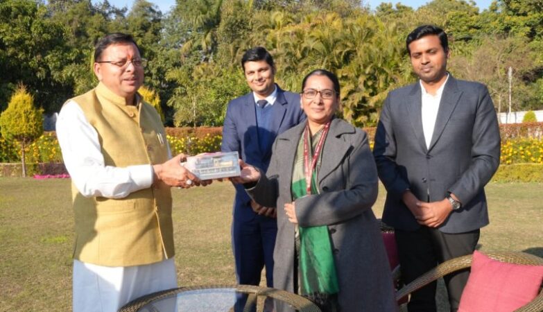 DRM, Moradabad Vinita Srivastava met CM Dhami.