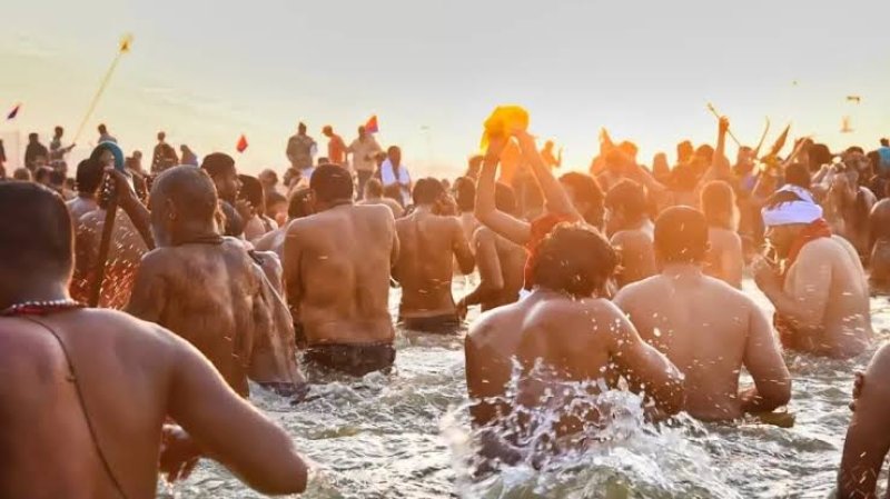 षटतिला एकादशी, मकर संक्रांति स्नान के लिए संगम में उमड़ा आस्था का ज्वार