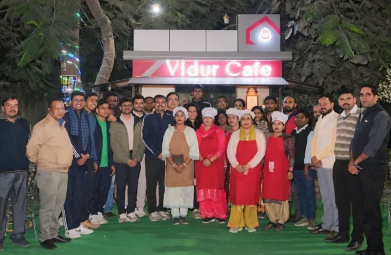 बिजनौर की रितु बनी उद्यमी, कैफे से रोजाना सात हजार रुपये की कमाई