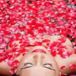 फीकी पड़ गई है त्वचा की चमक, तो ऐसे बनाएं ग्लोइंग स्किन