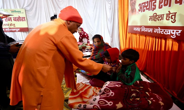 CM Yogi inspected two night shelters.