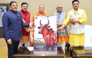 The producer and director of the film 'Godaan' met with CM Yogi.