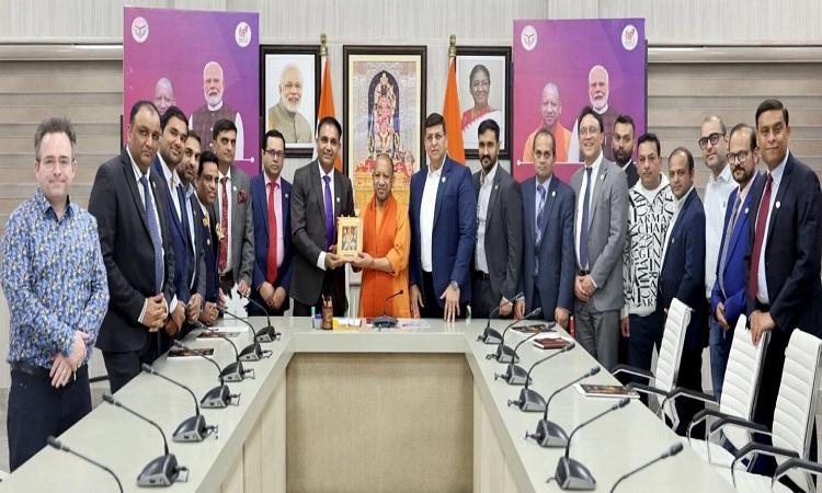 Delegation of Canadian Hindu Chambers of Commerce meets CM Yogi