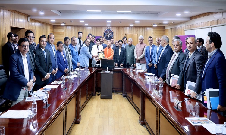 CM Yogi holds a special meeting with entrepreneurs.