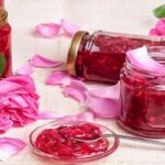 बालों की समस्या भी दूर करता है गुलाब जल, ऐसे करें इस्तेमाल