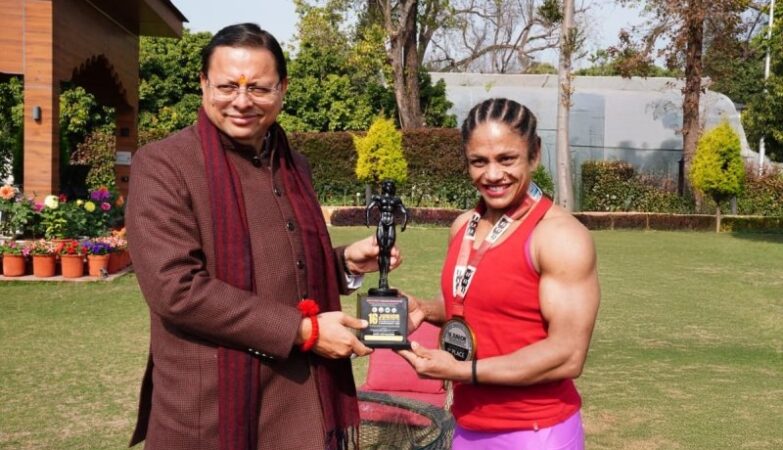CM Dhami honored bodybuilder Pratibha Thapliyal