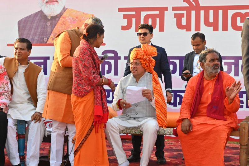 सीएम धामी हरिद्वार में एक्शन मोड में: चौपाल में सुनी समस्याएं, मौके पर दिए समाधान के आदेश