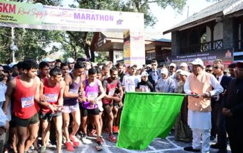 CM Dhami flagged off the 5 km run