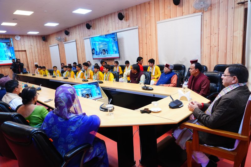 सीएम धामी ने पीएम मोदी के मन की बात कार्यक्रम के 131वें एपिसोड को सुना