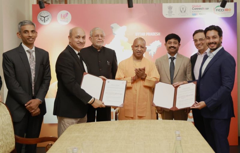 सिंगापुर दौरे के पहले ही दिन मुख्यमंत्री योगी की बड़ी सफलता, यूनिवर्सल सक्सेस ग्रुप के साथ हुए 6,650 करोड़ रुपये के 3 एमओयू