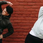 सिटिंग जॉब वाले अपने रुटीन में शामिल करें ये एक्सरसाइज़