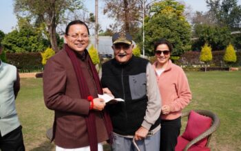 Retired Brigadier met CM Dhami and handed over the cheque.