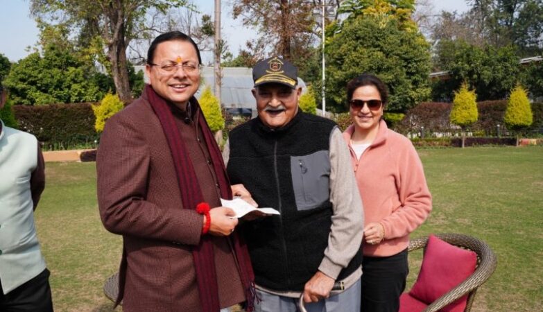 Retired Brigadier met CM Dhami and handed over the cheque.