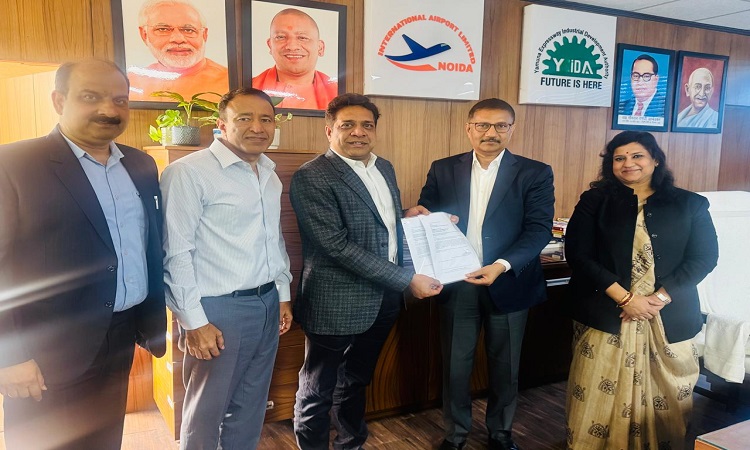 YEIDA CEO hands over Letter of Intent to AM Group representatives