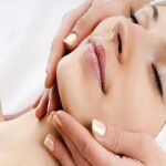 पार्लर के महंगे फेशियल से बेहतर अपनाएं ये घरेलू टिप्स