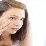 आपके फेस का निखार छीन सकती हैं ये चीजें