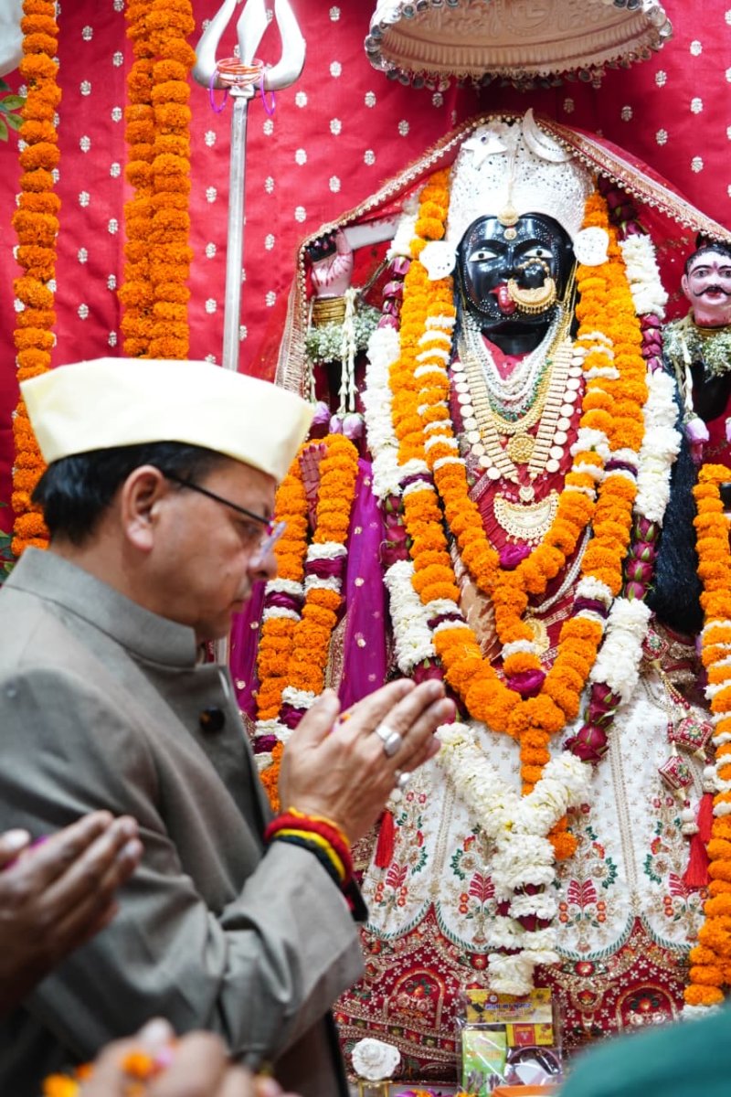 मुख्यमंत्री पुष्कर सिंह धामी ने देहरादून के माँ कालिका मंदिर में की पूजा-अर्चना