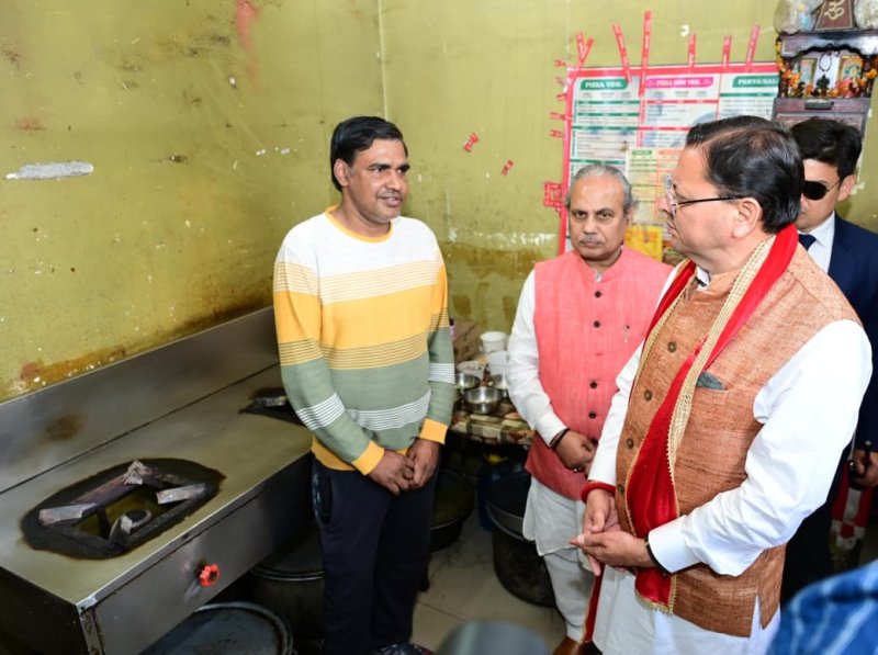 गैस आपूर्ति पर धामी का औचक निरीक्षण, विकल्प अपनाने की अपील