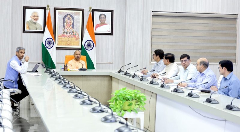 मुख्यमंत्री योगी ने की मेट्रो परियोजनाओं की समीक्षा , समयबद्ध और गुणवत्तापूर्ण कार्य के दिए निर्देश