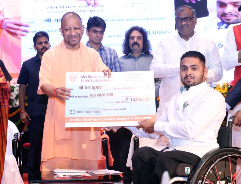 योगी ने राज्य का मान बढ़ाने वाले खिलाड़ियों को सम्मानित किया