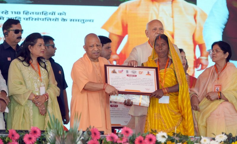 जब सेवा व संवेदना शासन का हिस्सा बनती हैं, तब बनता है गरीब का मकान: मुख्यमंत्री योगी