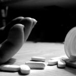 एक ही परिवार के तीन सदस्यों ने खाया जहर, मां-बेटे की मौत