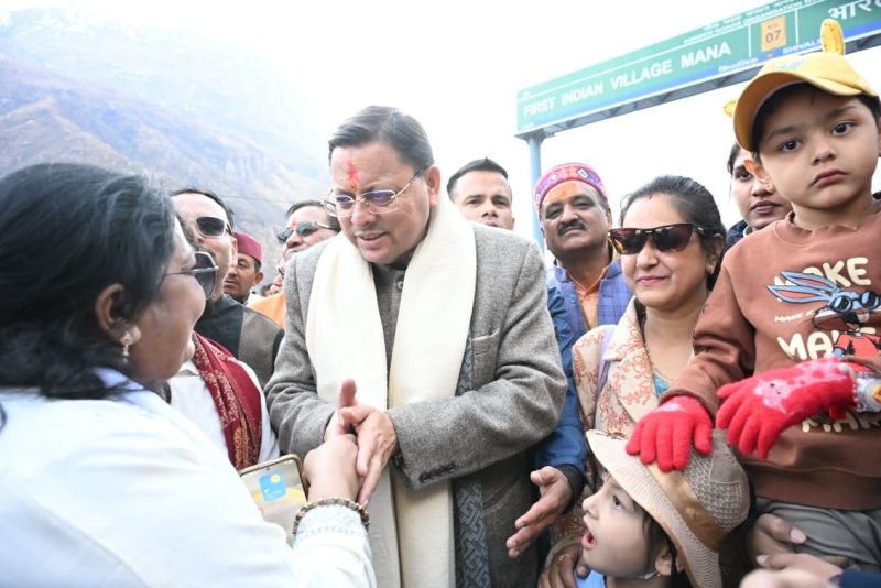 मुख्यमंत्री धामी पहुंचे भारत के प्रथम सीमांत गांव माणा, विकास कार्यों का लिया जायजा