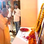 पूर्व विधायक शीतल पांडेय के पुत्र को मुख्यमंत्री योगी ने दी भावभीनी श्रद्धांजलि