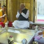 नरेंद्र मोदी ने श्री काशी विश्वनाथ मंदिर में की पूजा, बच्चों पर बरसाया प्यार