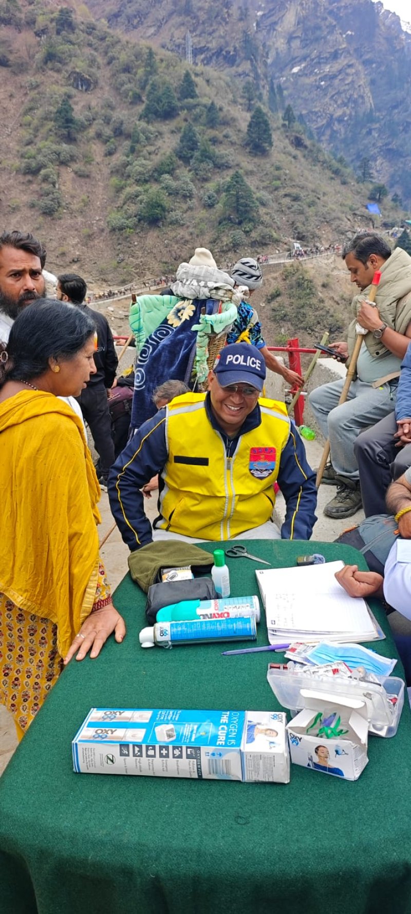 केदारनाथ यात्रा मार्ग पर SDRF का स्वास्थ्य जांच एवं जागरूकता अभियान
