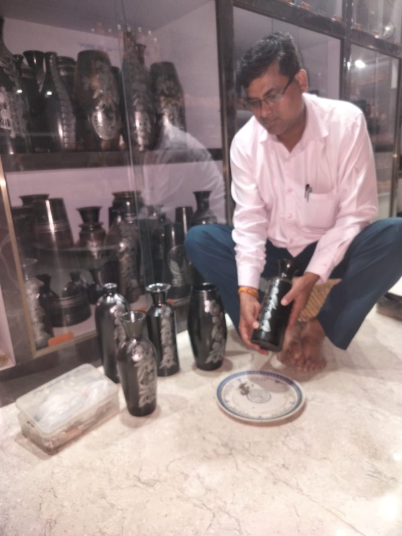 योगी सरकार में चमकी आज़मगढ़ की पहचान: निज़ामाबाद की ब्लैक पॉटरी को मिला वैश्विक सम्मान