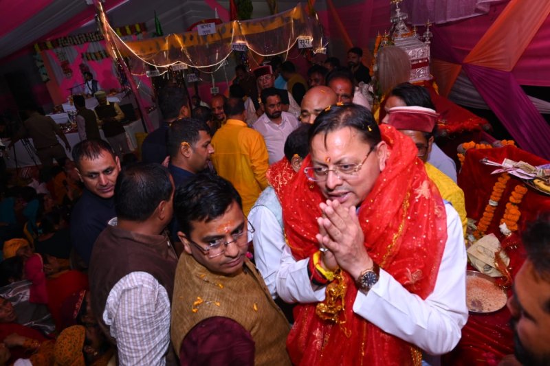CM धामी नगाण गांव में आयोजित श्रीमद्भागवत कथा में हुए शामिल