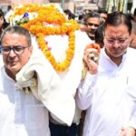 बीसी खंडूड़ी की अंत्येष्टि में शामिल हुए धामी, अर्थी को दिया कंधा, राज्य में 3 दिनों का राजकीय शोक