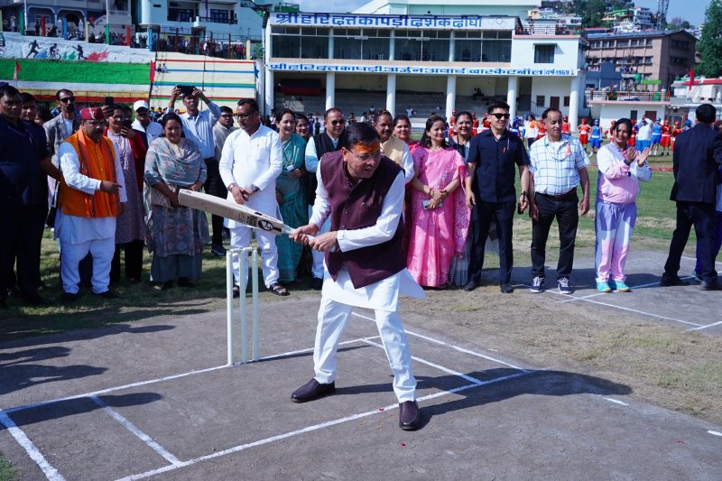 खेलों से नशे के खिलाफ मजबूत संदेश, मुख्यमंत्री धामी ने क्रिकेट खेलकर बढ़ाया खिलाड़ियों का उत्साह