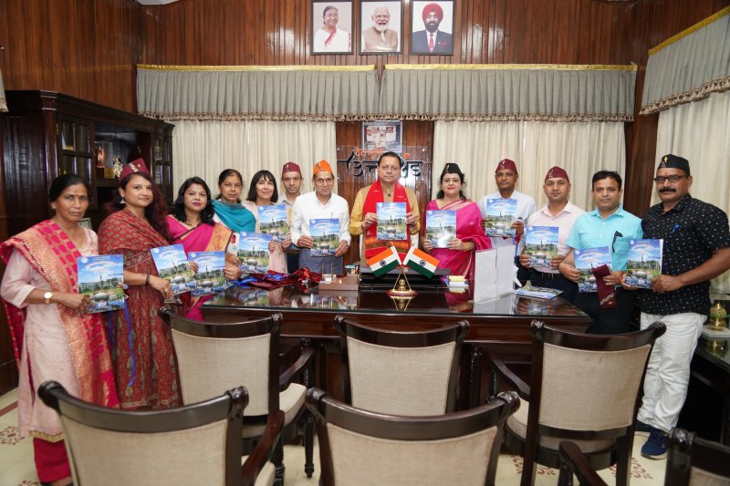 मुख्यमंत्री धामी ने ‘एक संकल्प : सभी के बेहतर स्वास्थ्य के लिए’ पत्रिका का किया विमोचन