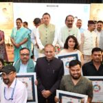 सीएम धामी ने राज्य स्तरीय एसडीजी एचीवर्स अवार्ड समारोह में विजेताओं को किया सम्मानित