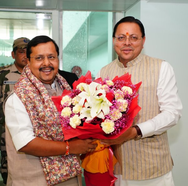 उत्तराखंड पहुंचे भाजपा राष्ट्रीय अध्यक्ष नितिन नबीन का मुख्यमंत्री धामी ने किया स्वागत