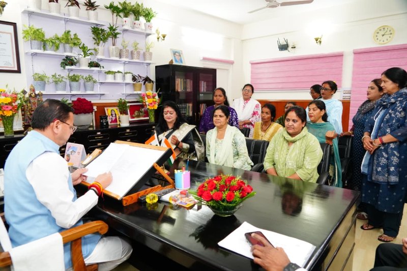 आंगनबाड़ी कर्मियों को मानदेय वृद्धि का भरोसा, हड़ताल स्थगित