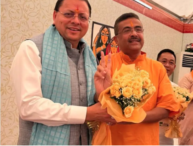 शुभेंदु अधिकारी बने मुख्यमंत्री, शपथ ग्रहण समारोह में शामिल हुए मुख्यमंत्री धामी