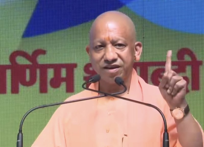 नमाज पढ़नी है तो शिफ्ट में पढ़िए,  लेकिन सड़क पर नहीं: मुख्यमंत्री