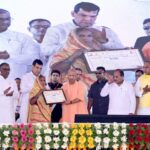 CM Yogi honored the beneficiaries of various schemes.