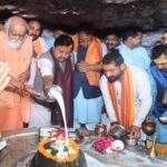 भाजपा अध्यक्ष नितिन नवीन ने टपकेश्वर महादेव मंदिर में की पूजा-अर्चना, देश-प्रदेश की खुशहाली की कामना की