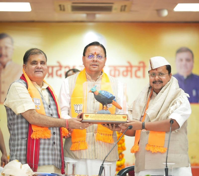 देवभूमि पहुंचे भाजपा राष्ट्रीय अध्यक्ष नितिन नवीन का भव्य स्वागत, सीएम धामी व महेंद्र भट्ट ने किया अभिनंदन