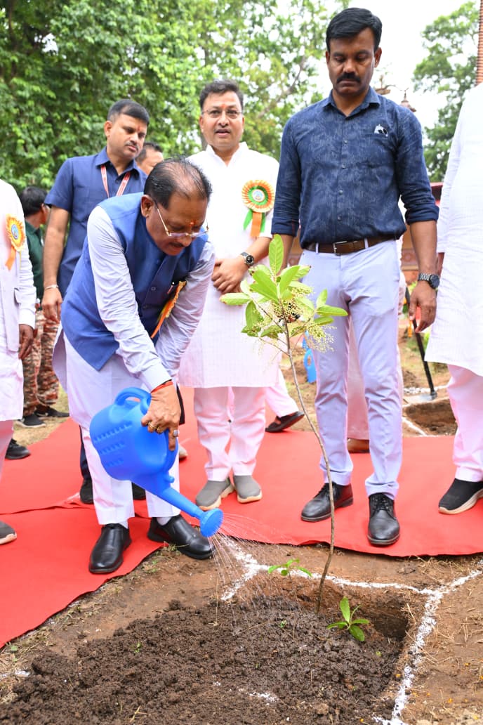 CM विष्णुदेव साय बोले- ‘एक पेड़ माँ के नाम’ मातृशक्ति और प्रकृति के प्रति श्रद्धा का प्रतीक