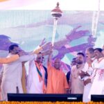 मंच पर मुख्यमंत्री के आने के बाद से पंडाल में गूंजता रहा जय श्री राम व बुलडोजर बाबा का जयघोष